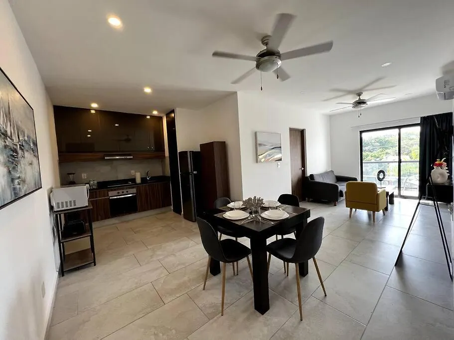 Fast Wifi/5 Min Beach/Private Parking Playa del Carmen Apartment